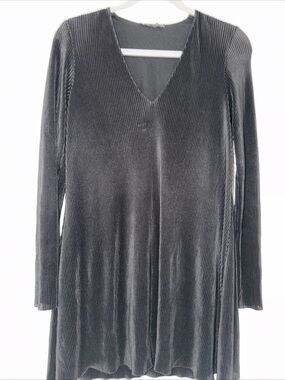 Pleated V-Neck Long Sleeve Tunic Dress in Charcoal